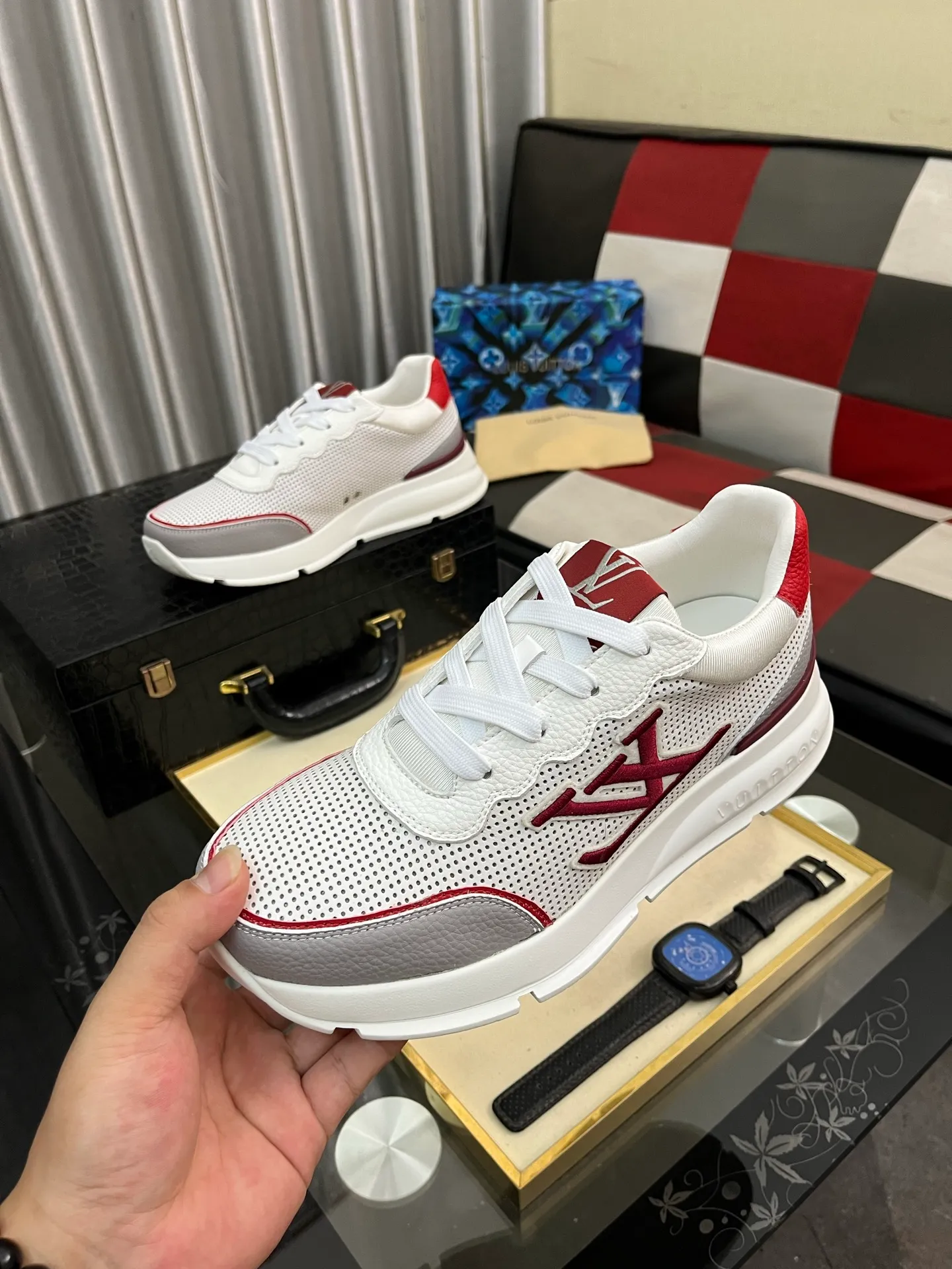 Men's shoes 💰440⌚️⌚️【LOUlS VUlTTON】Louis Vuitton ~ unique and casual style. LV counter purchasing 🏃casual shoes😍😍 are on sale at the men's counter at the same time. Italian imported brands select top-layer Italian cowhide. 🐑Sheepskin lining (refuses to discolor and rub feet) Sole: Original sole specially provided by the original factory 🎬Better in kind Code number: 38-446⃣️Color selection